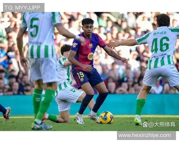 西甲激战尤文图斯大胜巴萨补时进球引发争议判罚全场沸腾 西甲激战尤文图斯大胜巴萨补时进球引发争议判罚全场沸腾